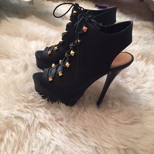 •SOLD• Black studded heels